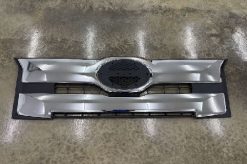 ซี่หน้ากระจัง บน แลบดำ โครเมียม ปี 2017