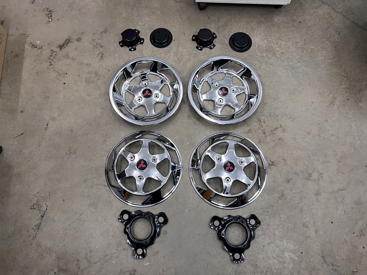 ชุดฝาครอบกะทะล้อ CANTER ขอบ16″ 6รู โครเมียม